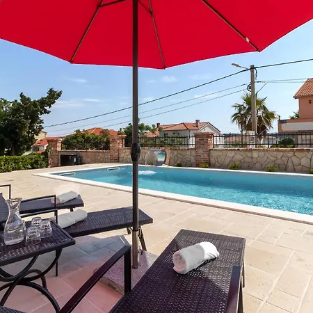 Lovely In Barbat בית נופש