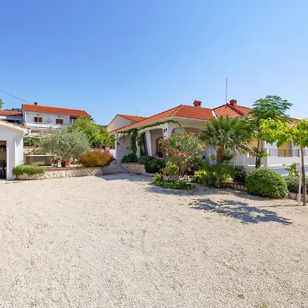In Barbat With Outdoor Swimming Pool Holiday home