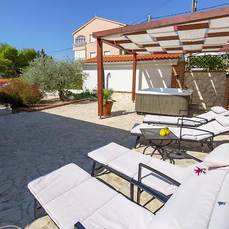 Lovely In Barbat בית נופש