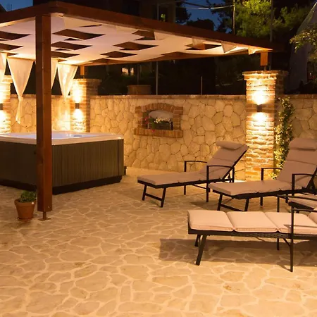 In Barbat With Outdoor Swimming Pool Holiday home *