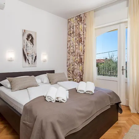 Holiday home In Barbat With Outdoor Swimming Pool Barbat na Rabu